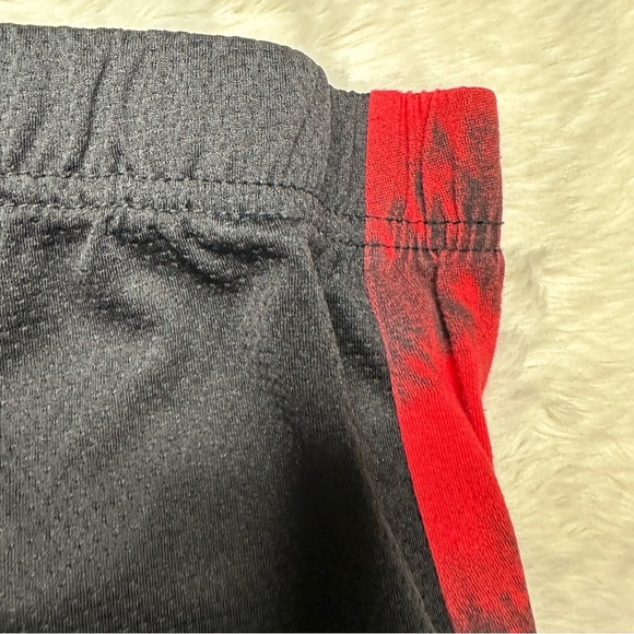 Marvel Spider-Man Shorts Black & Red Size 5 - Picture 9 of 16